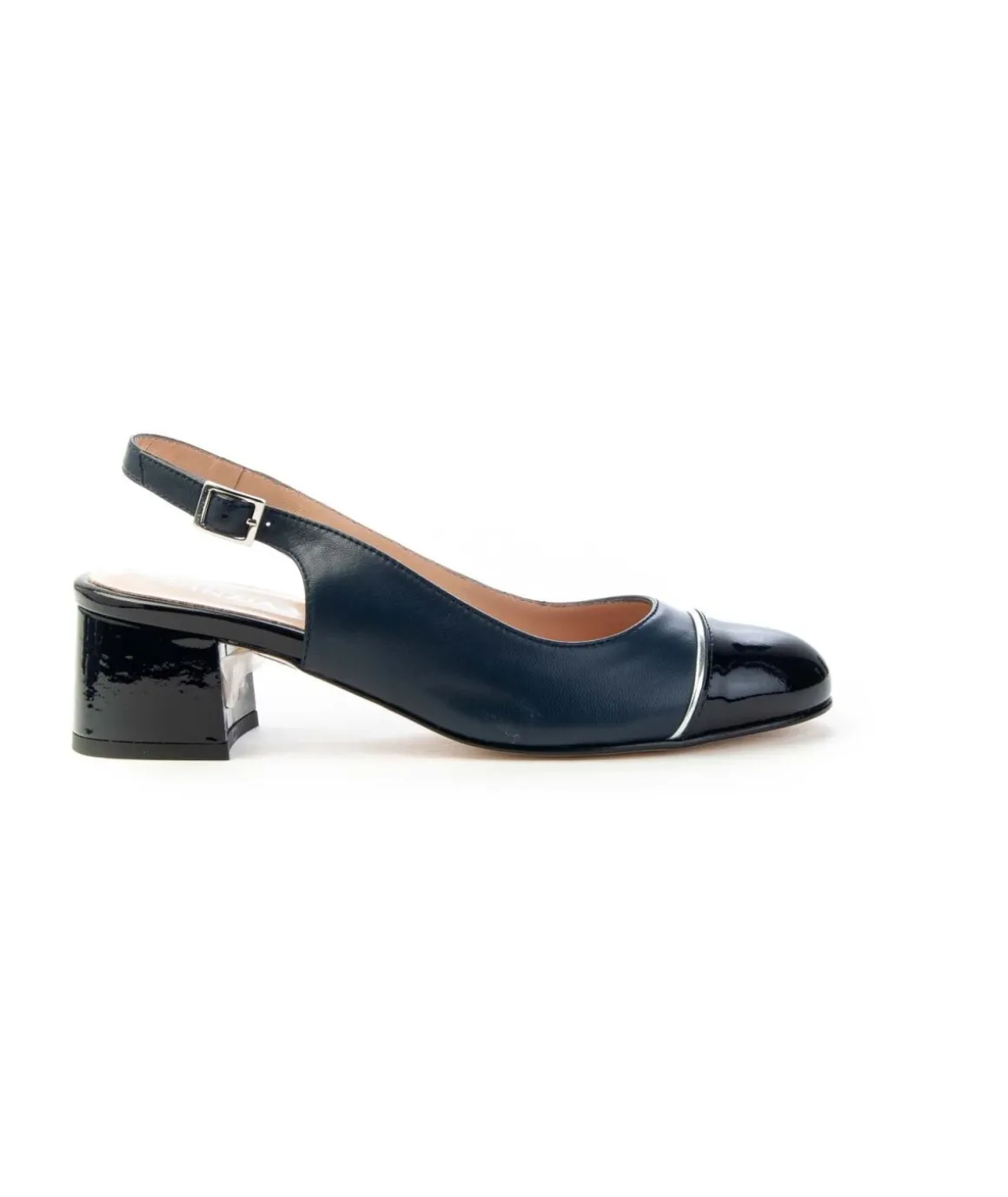 cinzia_valle_slingback_in_1.webp Cinzia Valle slingback in nappa con puntale in vernice blu 9977 Donna
