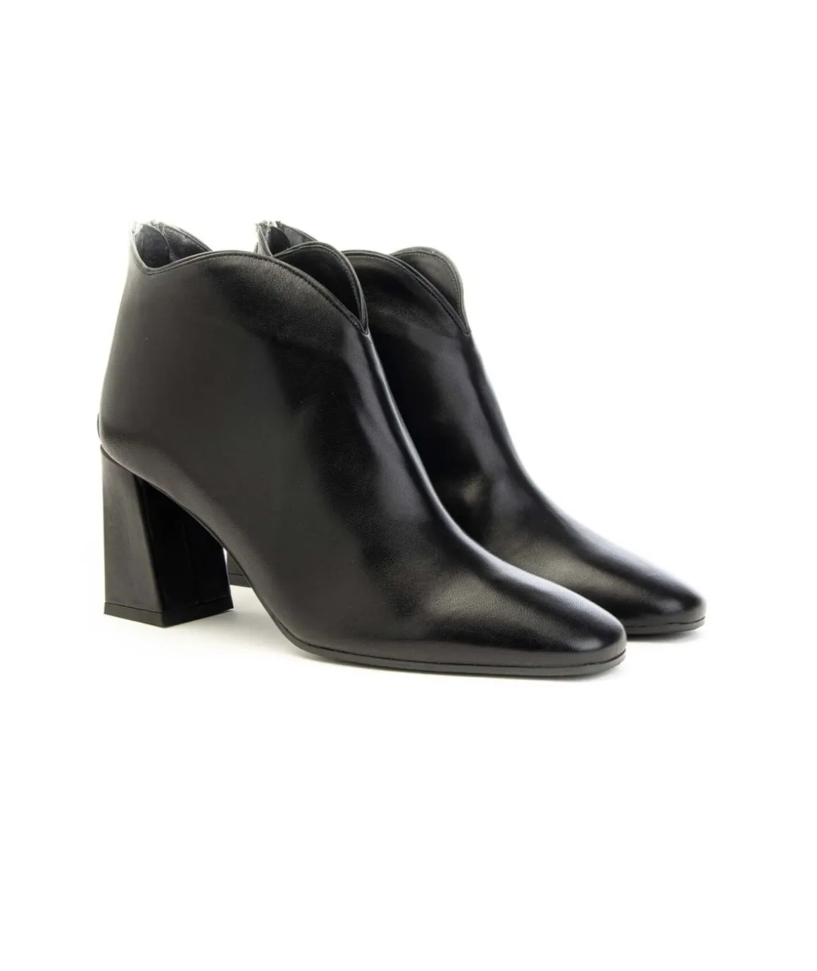 tronchetto_ankle_boot__in_0.webp Tronchetto ankle boot 1520 in nappa leone shoes frosinone