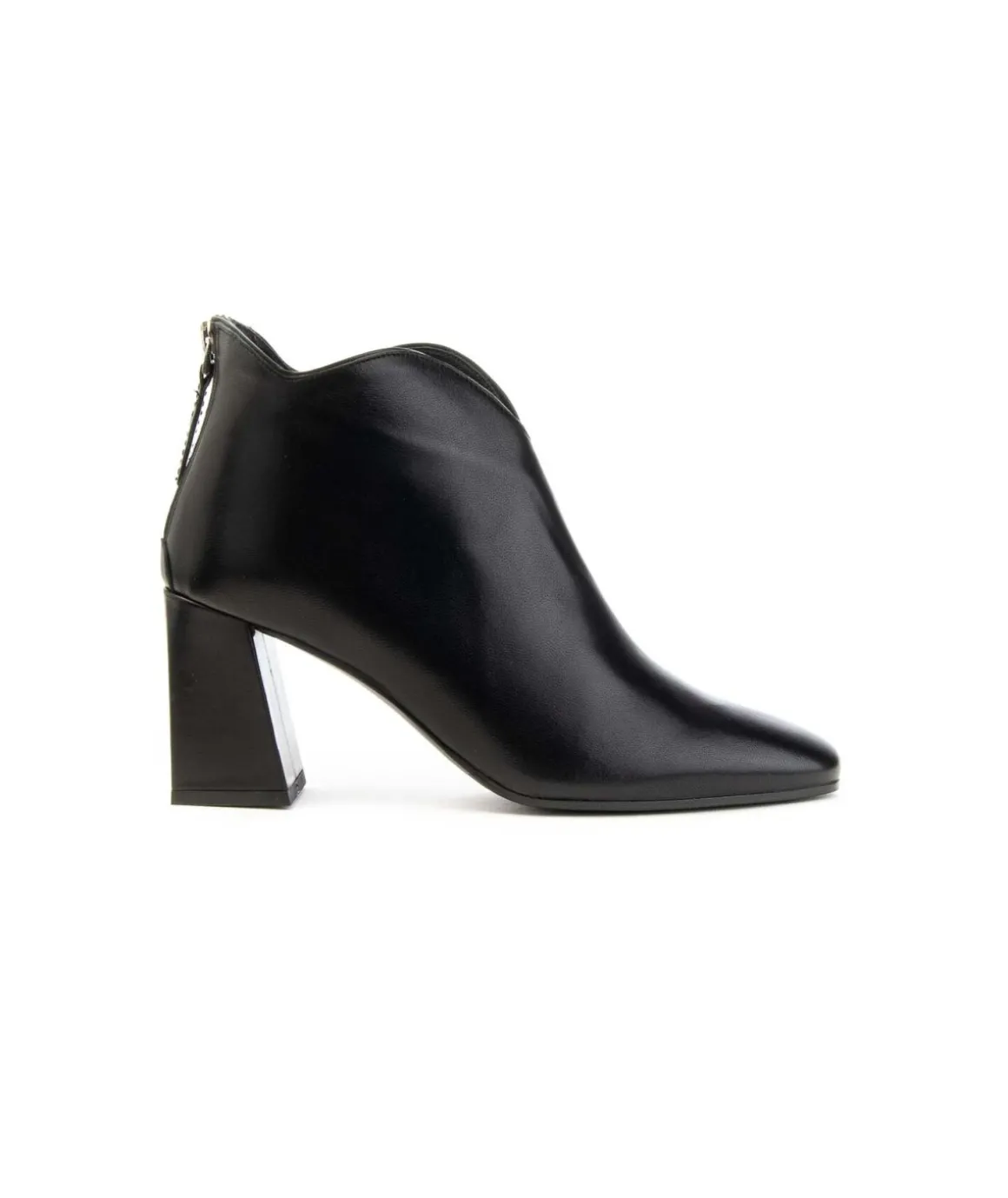 tronchetto_ankle_boot__in_1.webp Tronchetto ankle boot 1520 in nappa leone shoes frosinone