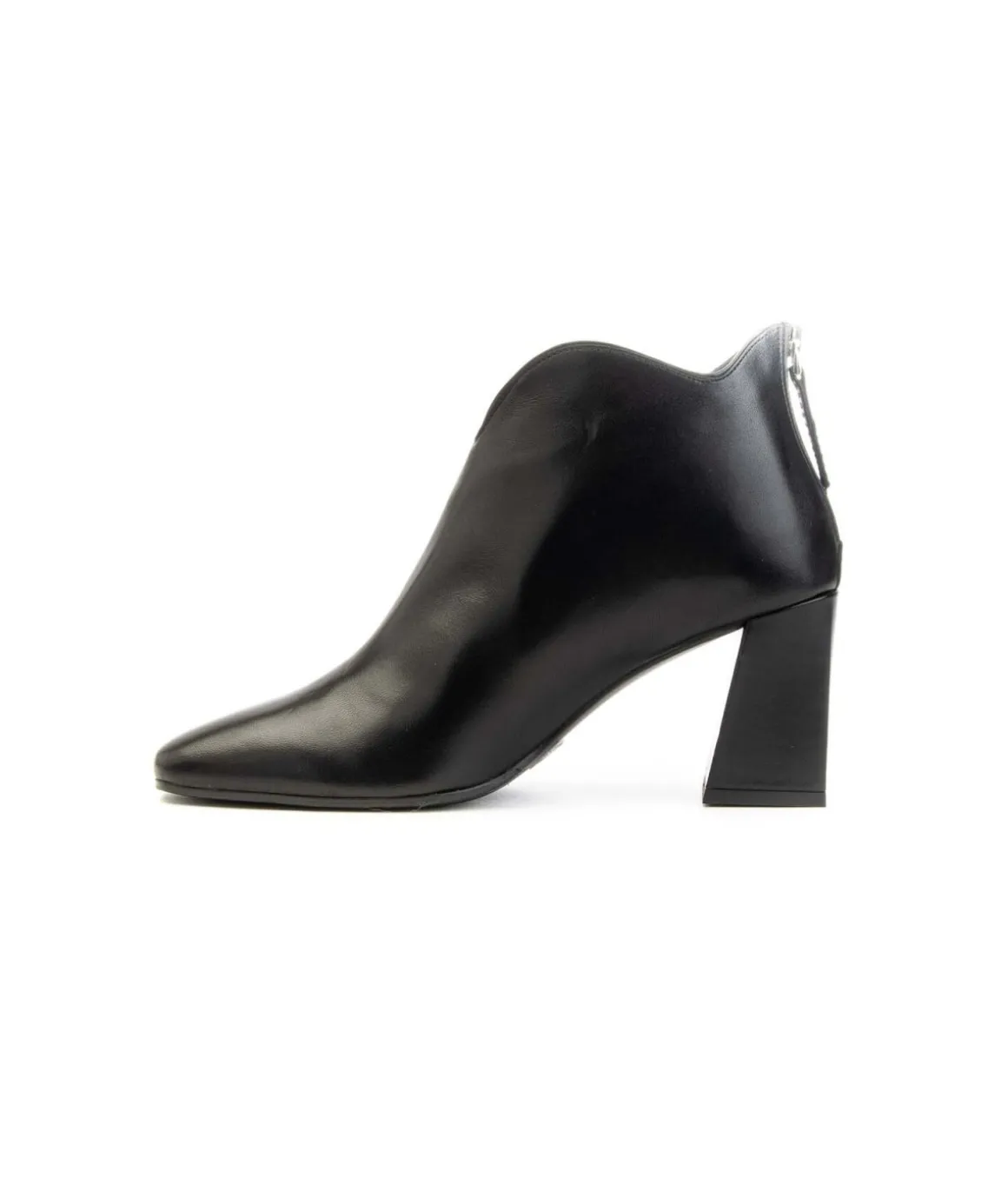 tronchetto_ankle_boot__in_3.webp Tronchetto ankle boot 1520 in nappa leone shoes frosinone